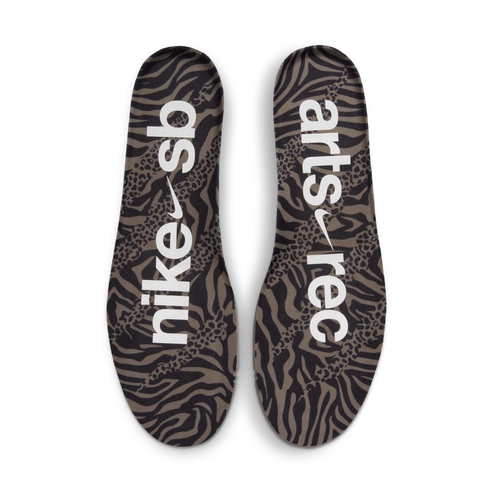 Arts-Rec x NIKE SB - DUNK LOW PRO QS "Khaki/Amber Brown"