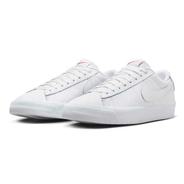 NIKE SB - ZOOM BLAZER LOW PRO GT ISO ORANGE LABEL "Triple White"