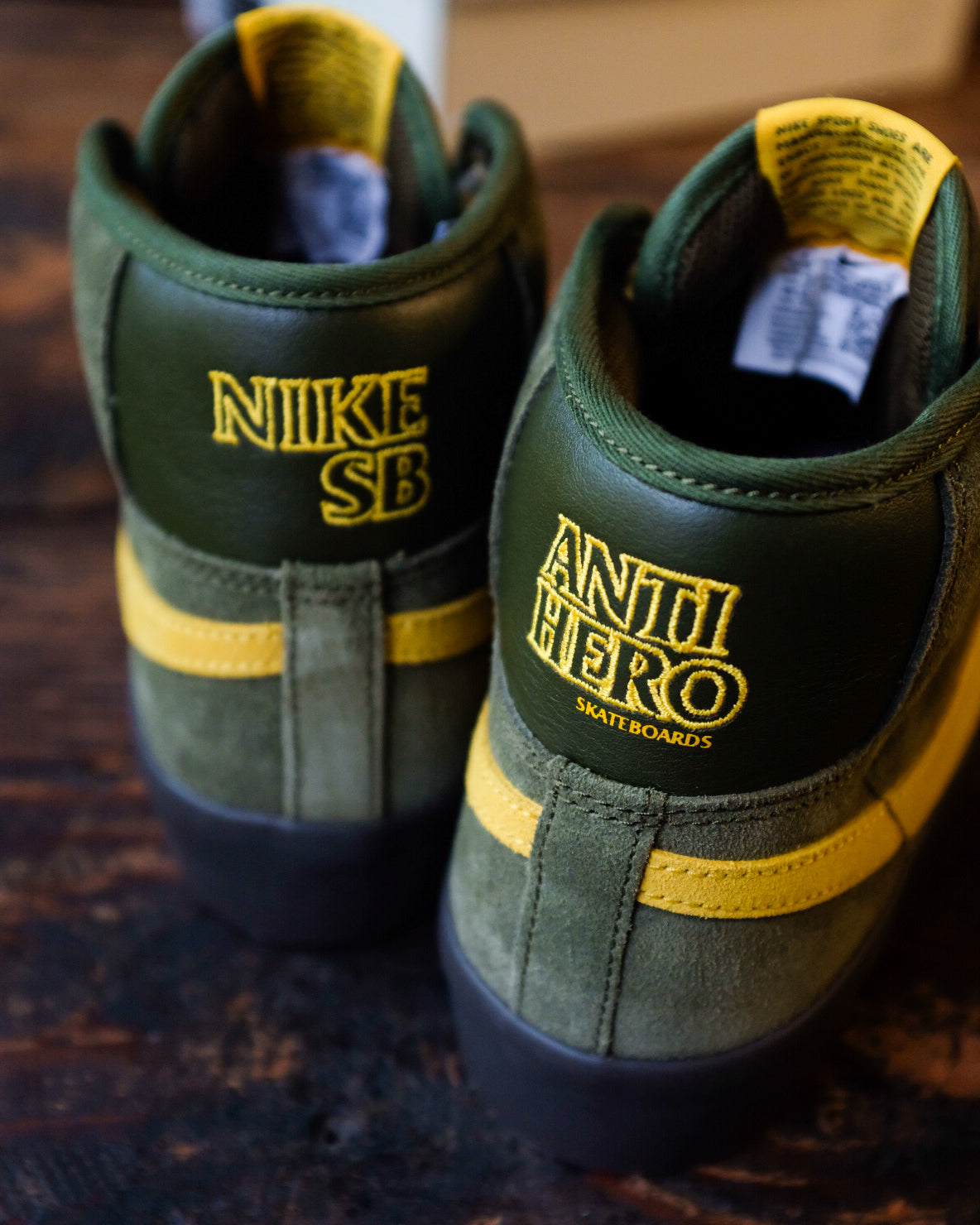 ANTI HERO x NIKE SB - ZOOM BLAZER MID QS – Lacquer