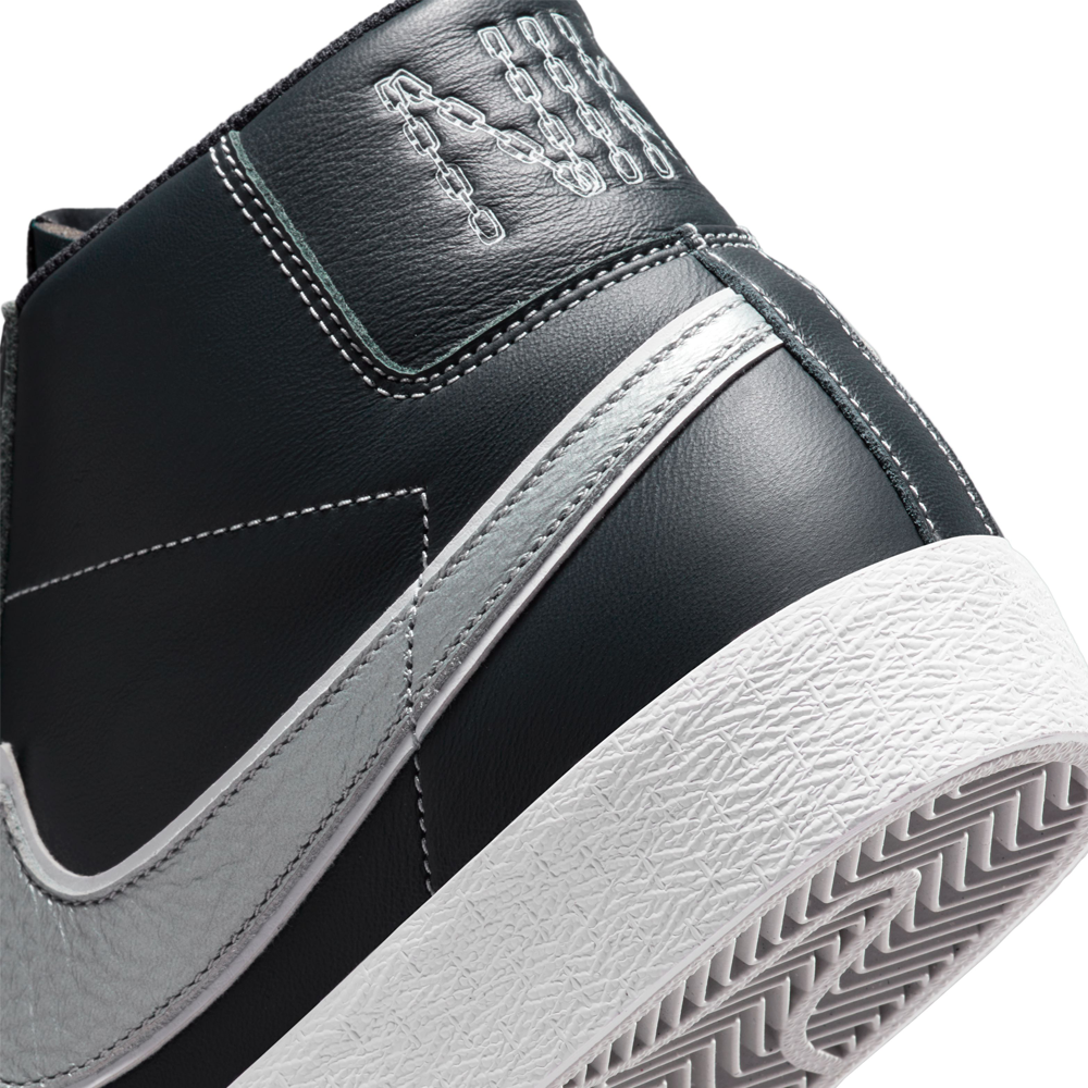 NIKE SB -  ZOOM BLAZER MID "MASON SILVA" QS "Blackened Blue/Wolf Grey/Black"