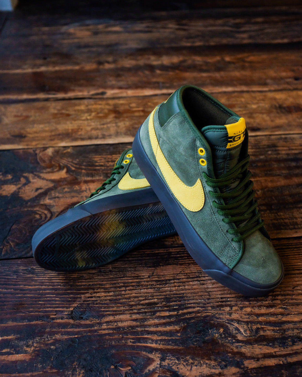 NIKE SB x ANTI HERO – Lacquer