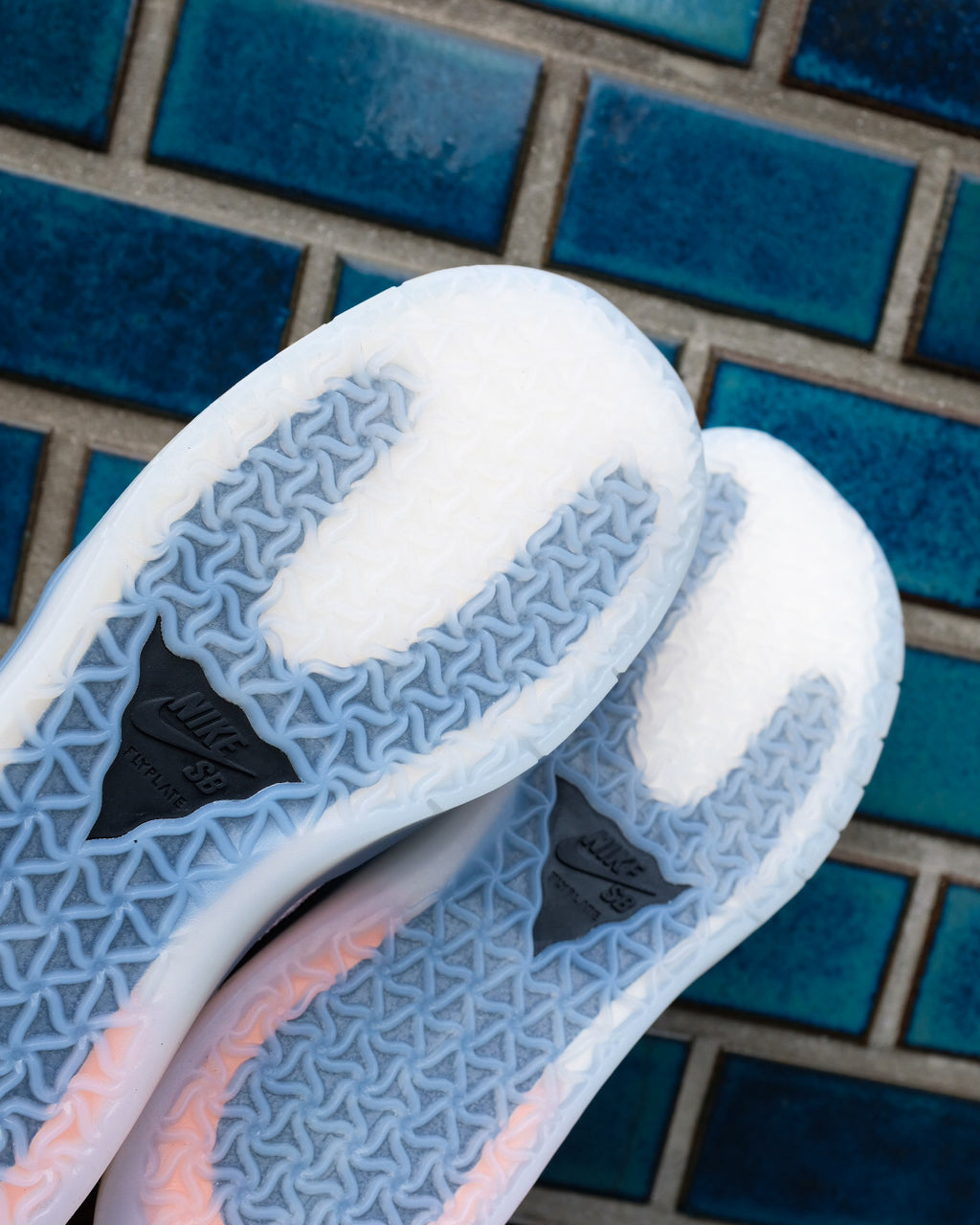 NIKE SB - PS8 "Wolf Grey/Black"