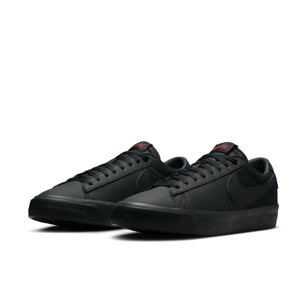 NIKE SB - Zoom Blazer Low Pro Gt Iso Orange Label "Triple Black"