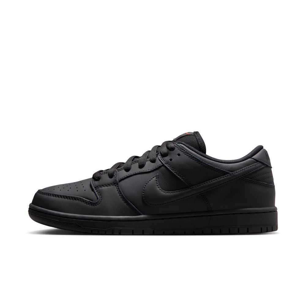 NIKE SB - Dunk Low Pro Orange Label "Triple Black"