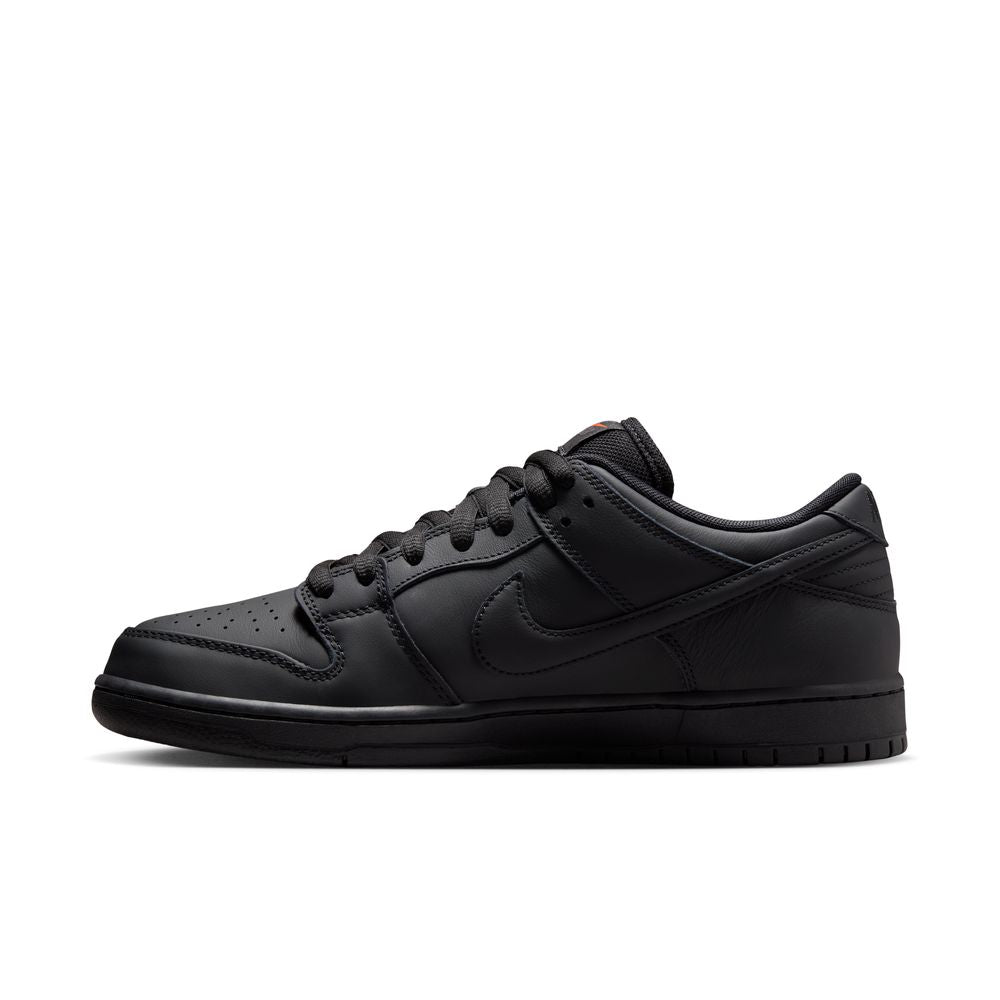 NIKE SB - Dunk Low Pro Orange Label "Triple Black"