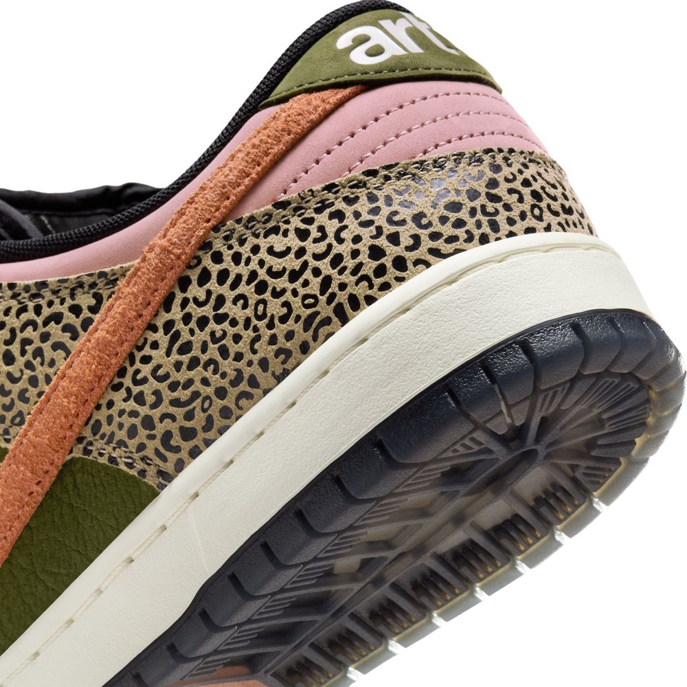 Arts-Rec x NIKE SB - DUNK LOW PRO QS "Khaki/Amber Brown"