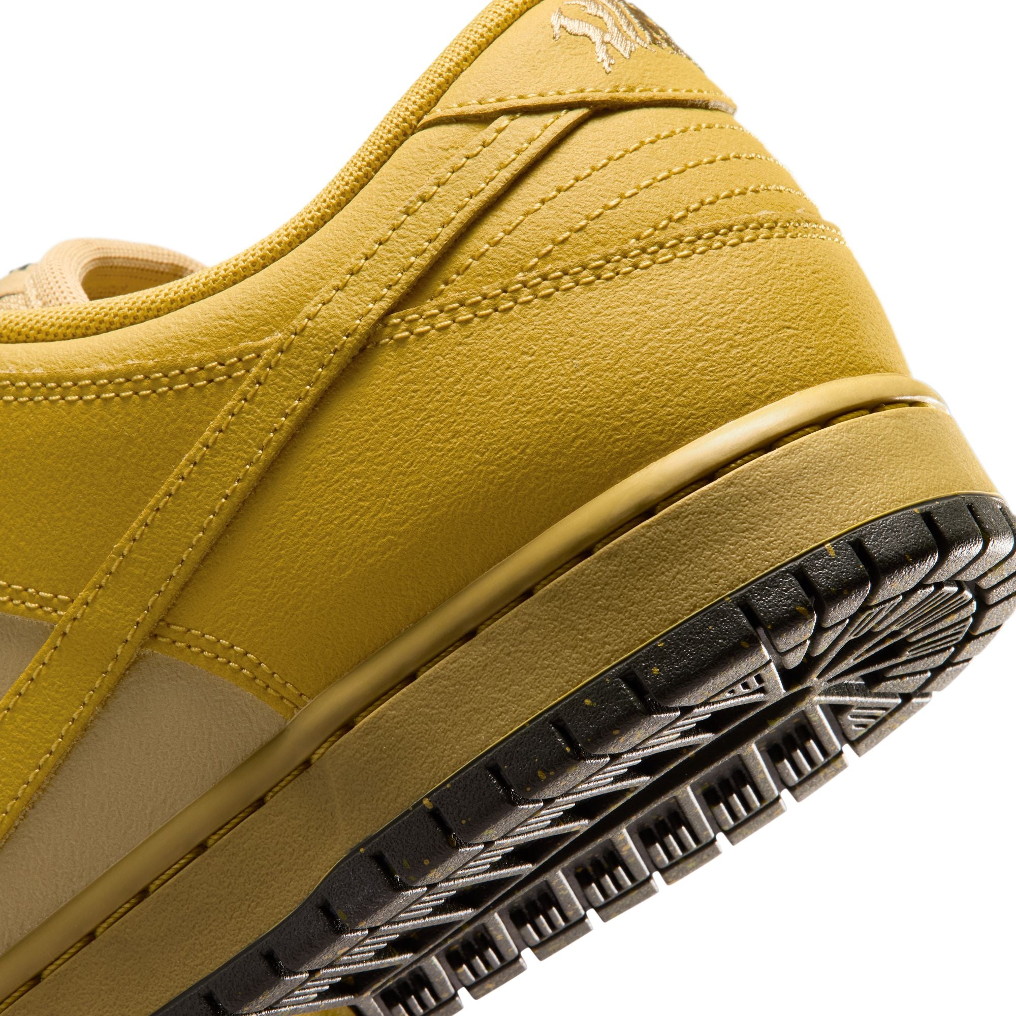 NIKE SB - DUNK LOW PRO WC "Saffron Quartz"