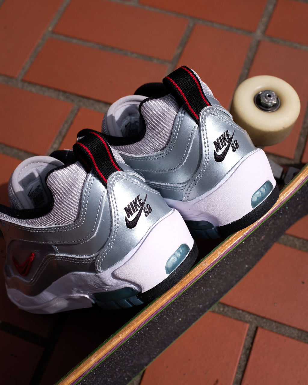 NIKE SB - AIR MAX ISHOD PRM "Silver Bullet"