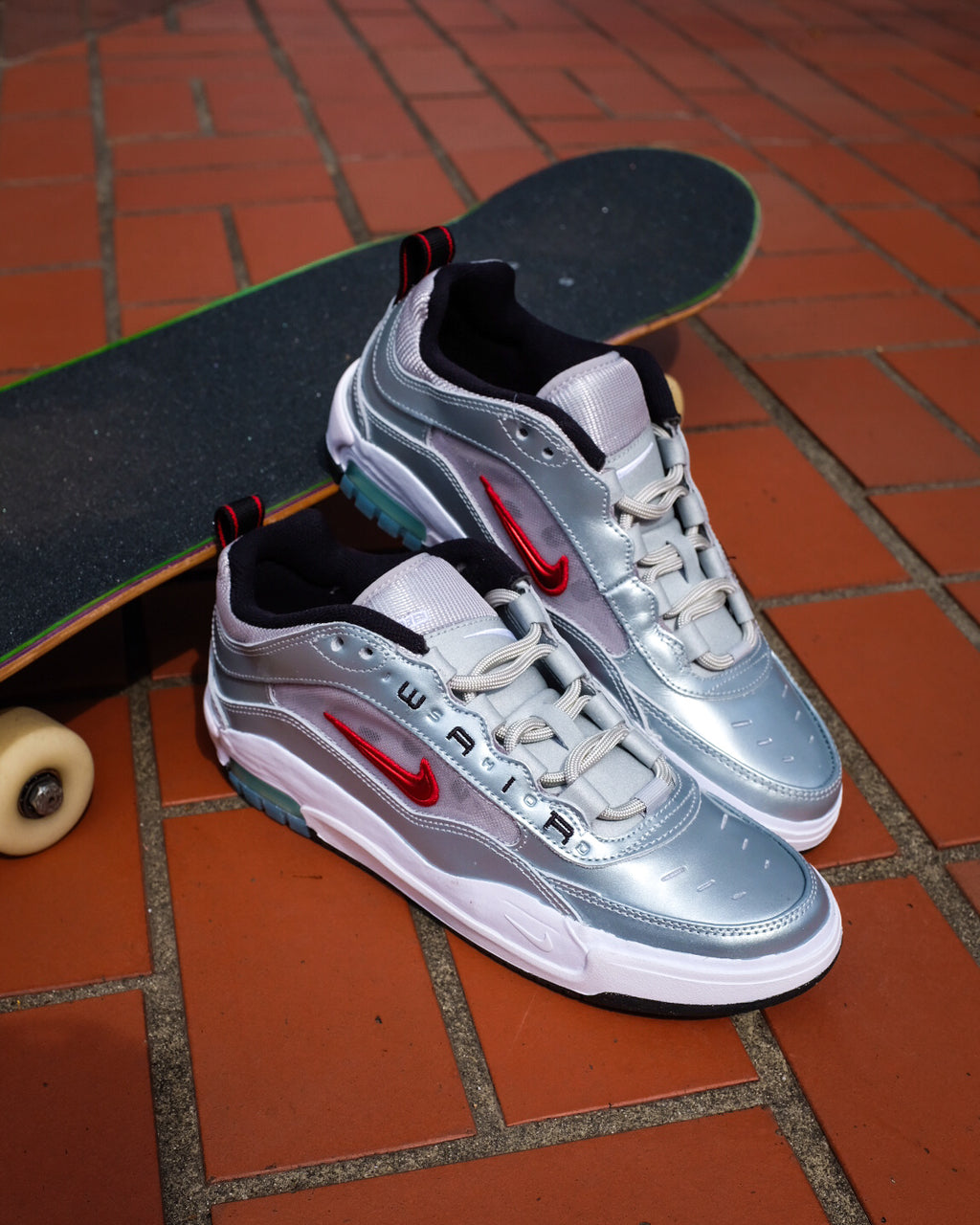 NIKE SB - AIR MAX ISHOD PRM "Silver Bullet"