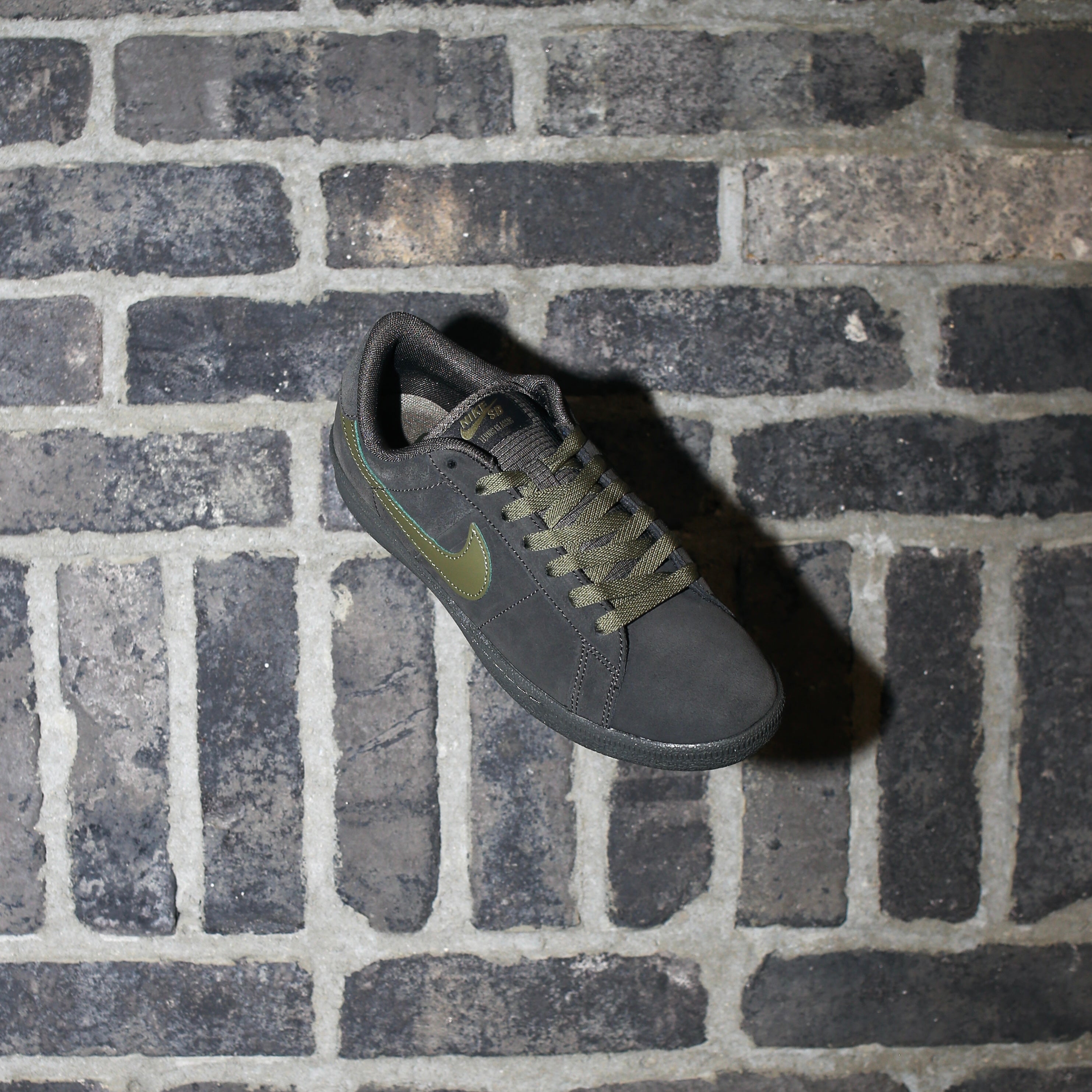 NIKE SB - ZOOM TENNIS CLASSIC  "Deep Pewter/Med Olive"