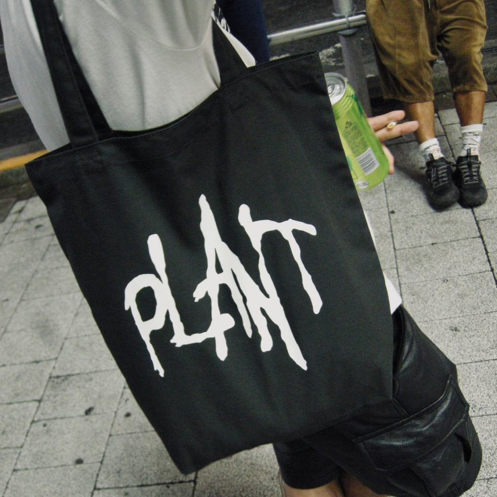 PLANT - Sccript Tote "Smoke Black / White"