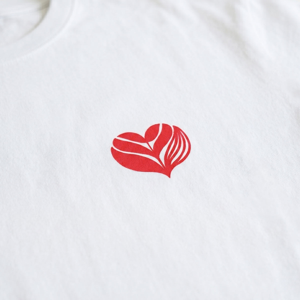 MAGENTA SKATEBOARDS - LOVE HEART TEE  "WHITE"