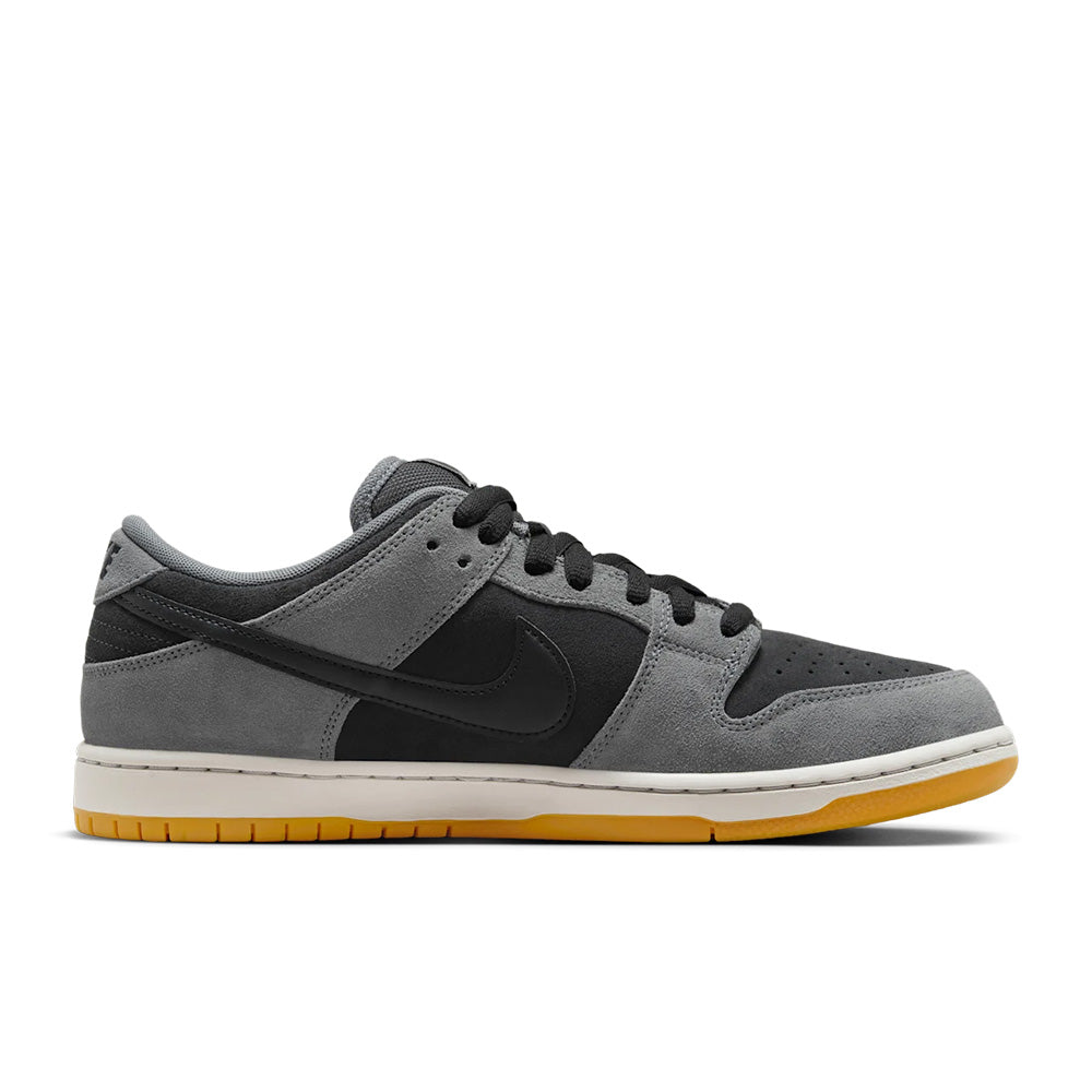 NIKE SB - Dunk Low Pro "Black and Smoke Grey"