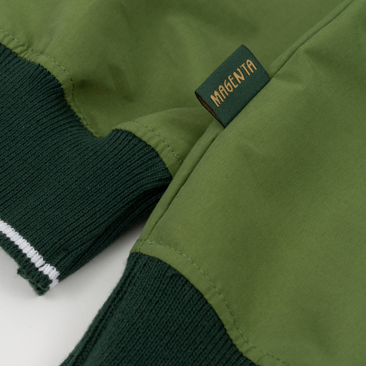 MAGENTA SKATEBOARDS - TRÈS TECH V NECK "Forest Green"