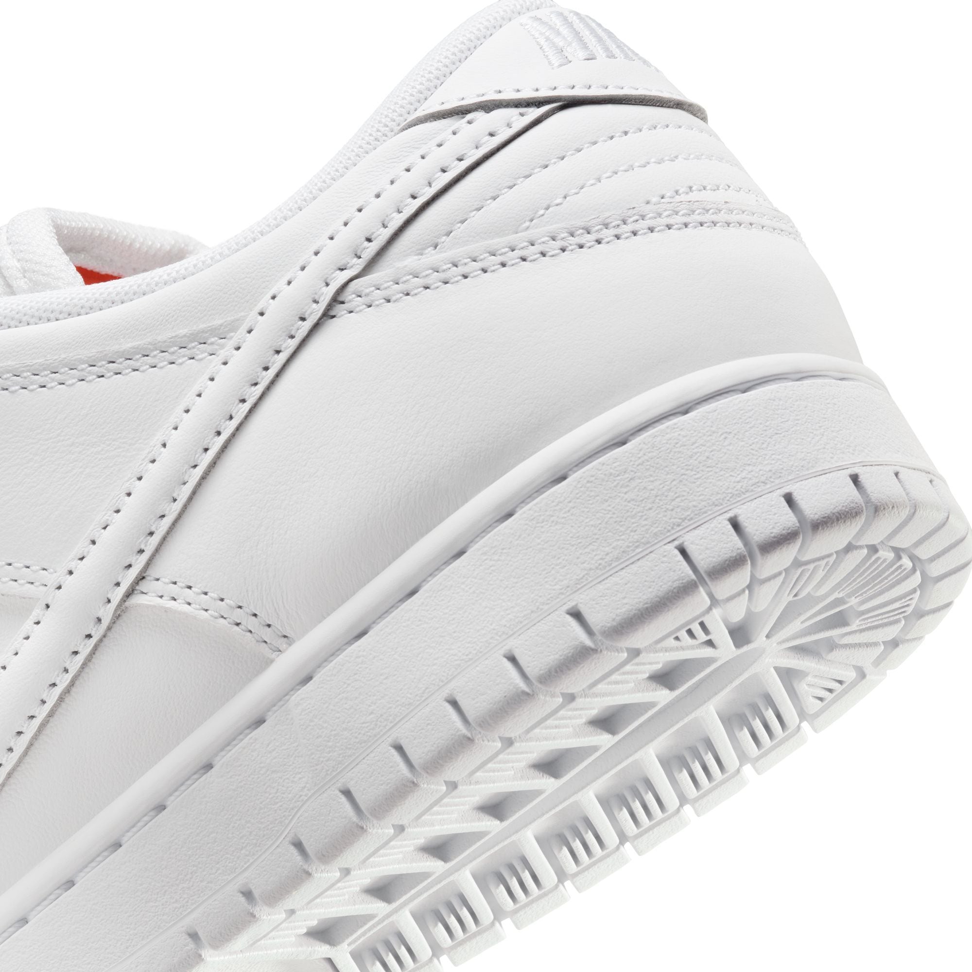 NIKE SB - Dunk Low Pro Iso Orange Label "Triple White"