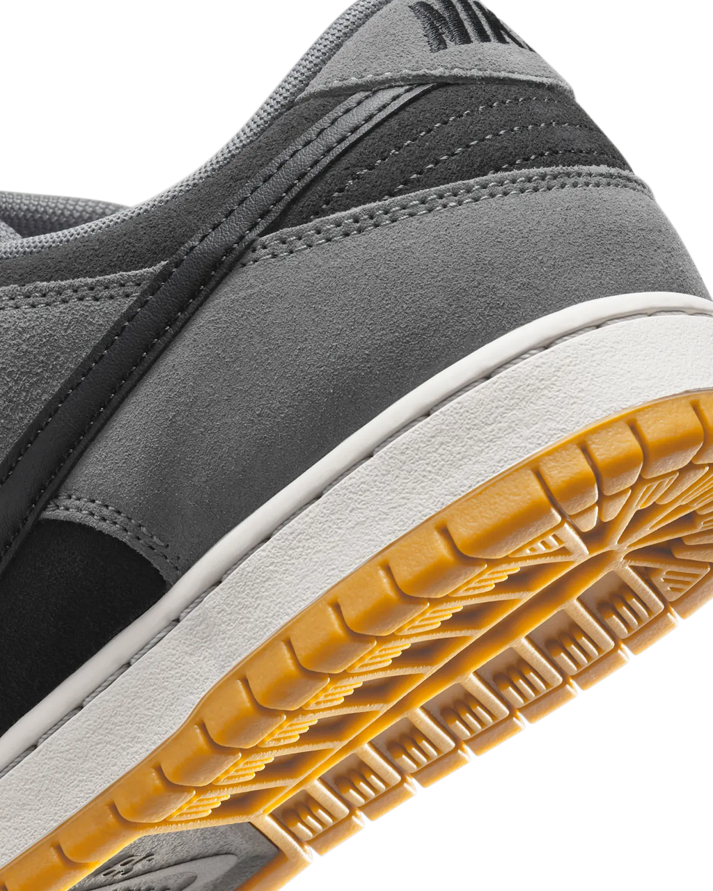 NIKE SB - Dunk Low Pro "Black and Smoke Grey"