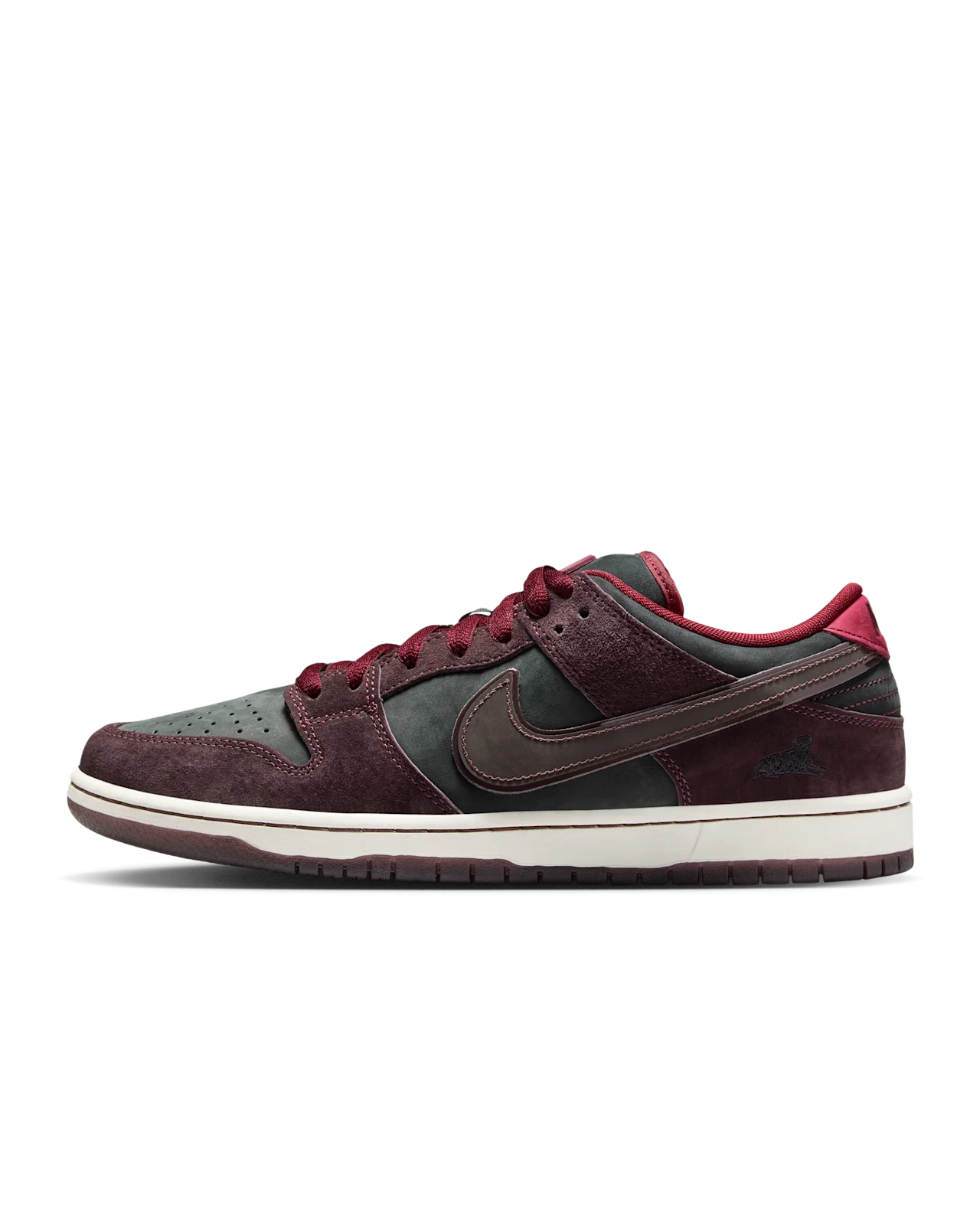 NIKE SB x Riot Skateshop - DUNK LOW PRO QS