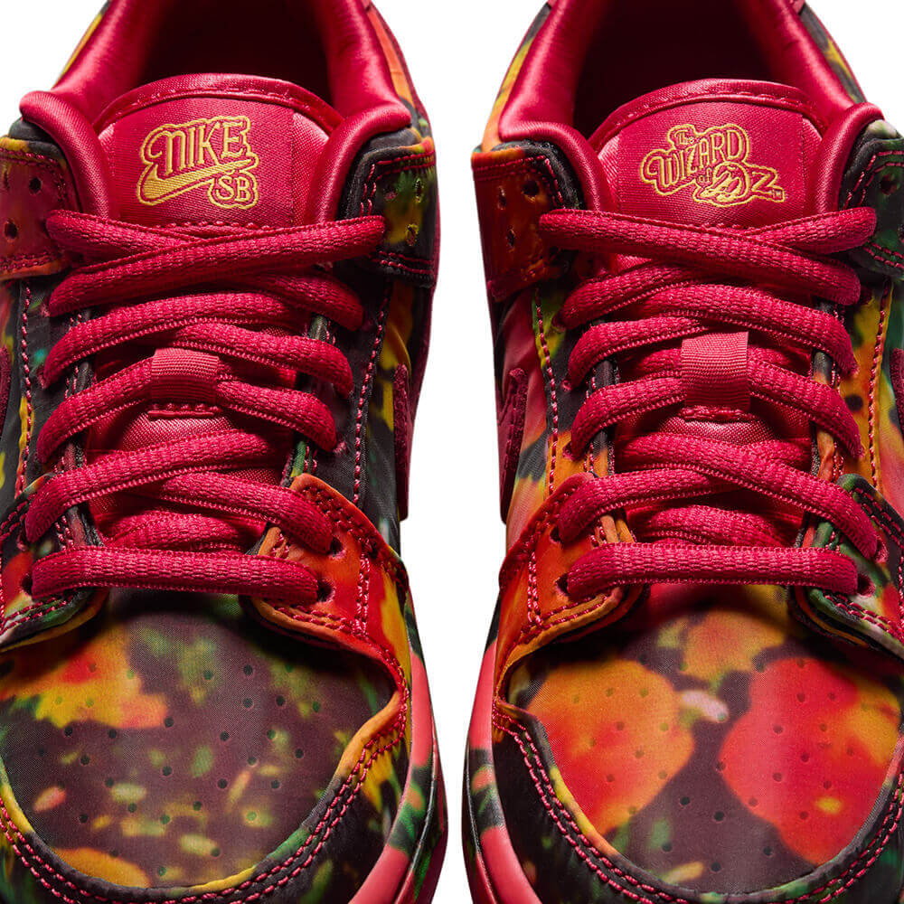 NIKE SB x The Wizard of Oz - DUNK LOW PRO QS "V RED/V RED"