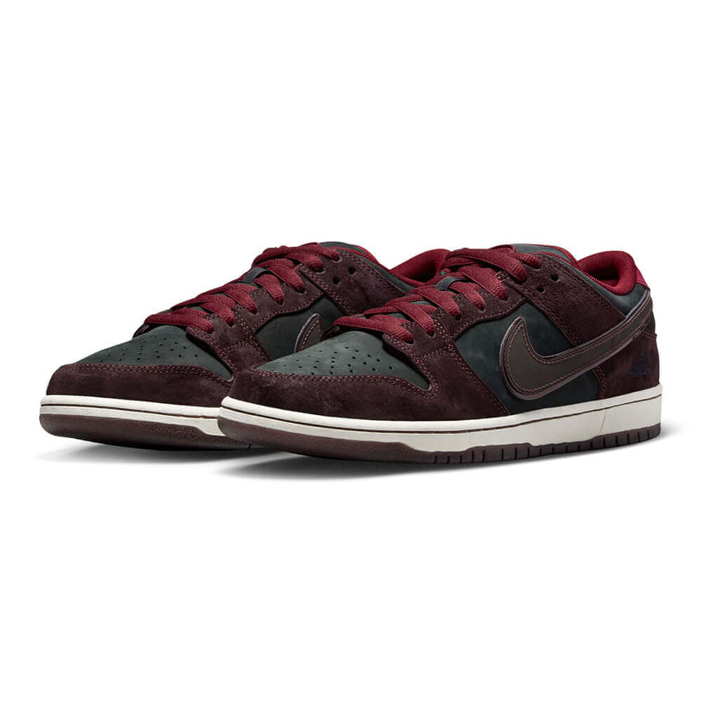 NIKE SB x Riot Skateshop - DUNK LOW PRO QS