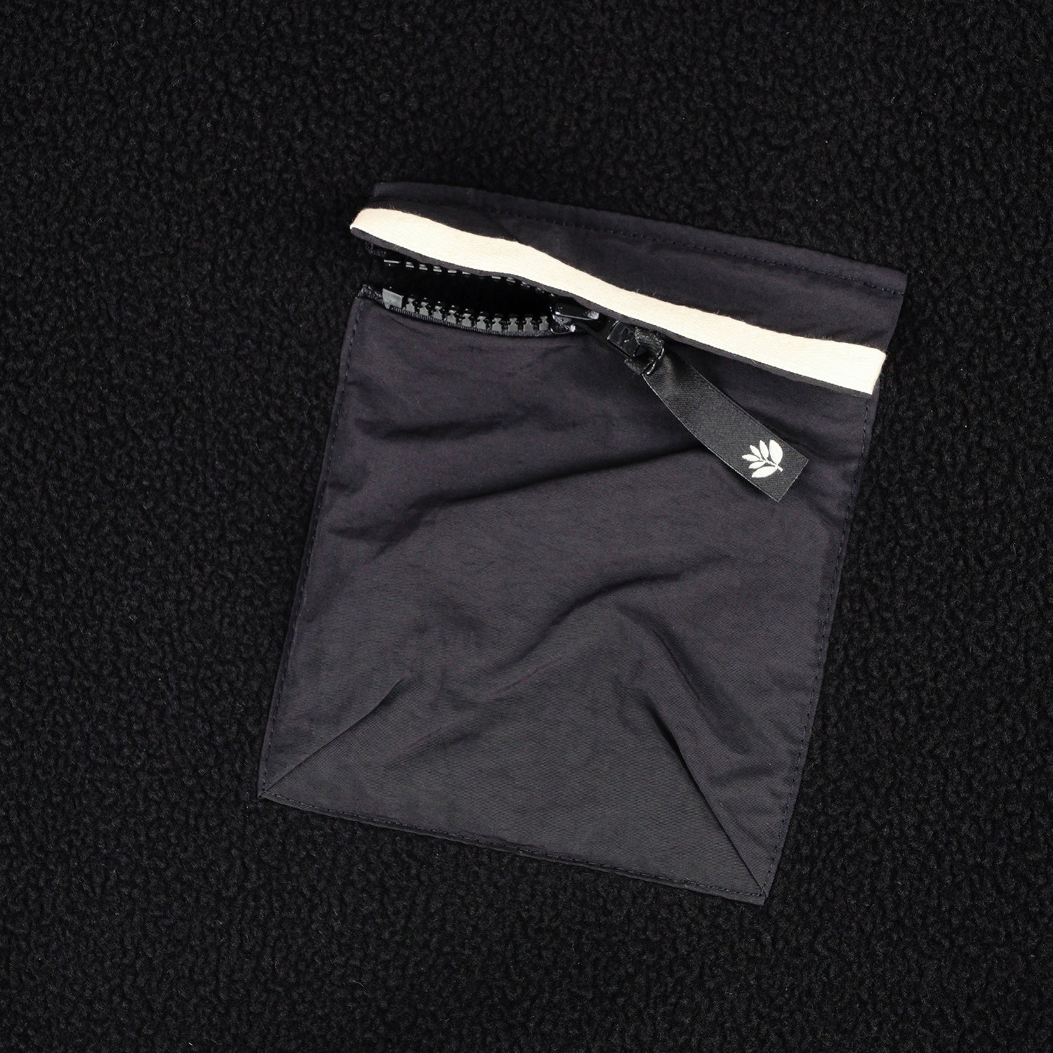 MAGENTA SKATEBOARDS - MESNER SHERPA HIGH NECK "Black"